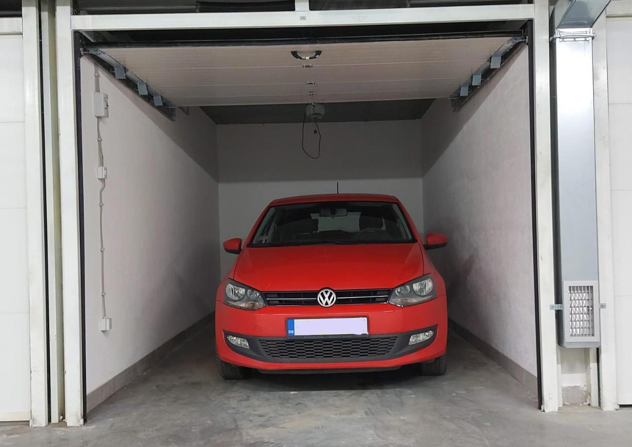 54 Center - Free Private Garage Apartment *