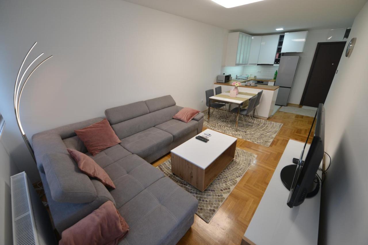 Apartment 54 Center - Free Private Garage *