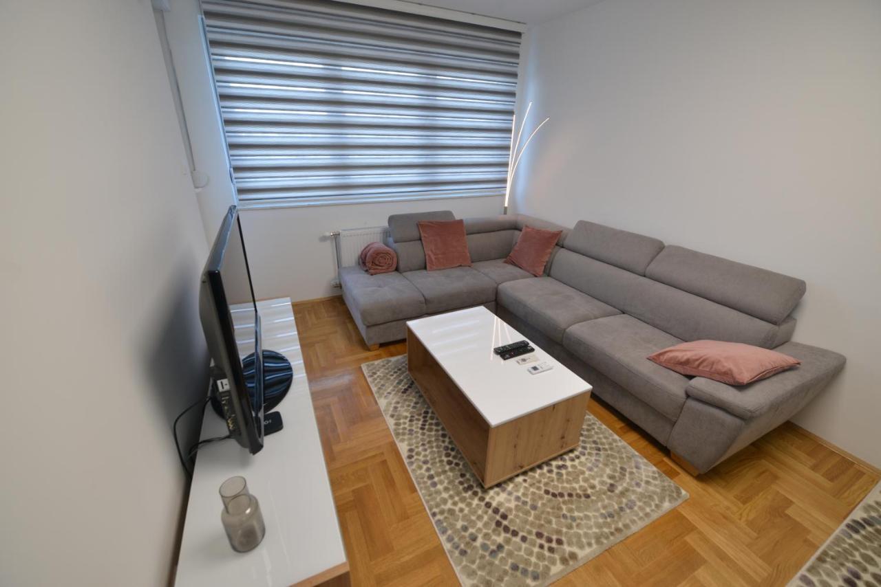 Apartment 54 Center - Free Private Garage Novi Sad