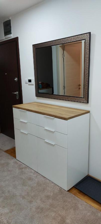54 Center - Free Private Garage Apartment *